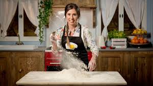 A partir de hoy tenemos una nueva cita en canal cocina, siempre que os guste la cocina china casera, seguro que nos va a descubrir muchos ingredientes y recetas que nos gustará el programa cocina china fácil se estrena hoy en canal cocina, siendo la primera emisión a las 12:30 horas. Las Mejores Recetas Y Video Recetas De Cocina Y Cocineros En Canal Cocina Canal Cocina