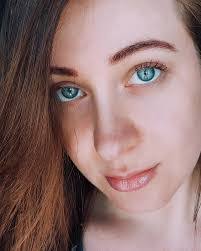 Monique Roche's Instagram, Twitter & Facebook