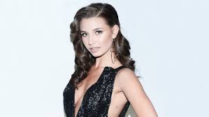 She is also singer and tv presenter. Julia Wieniawa Narkiewicz