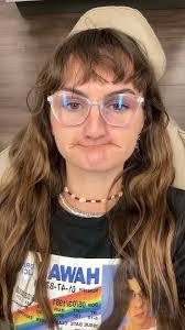 Lesa Lynch's Instagram, Twitter & Facebook