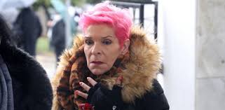 Σοφῐ́ᾱ • (sophíā) f (genitive σοφῐ́ᾱς). Sofia Bossoy Bghke Nikhtria Apo To Nosokomeio Kai Stelnei Thn Agaph Ths E8nos