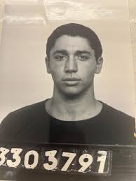 מה בין 3303791 לחזון איש? היום לפני 47 שנים, הגעתי ללשכת הגיוס. חדור  מוטיבציה התייצבתי כטוראי צעיר בחטיבה מספר אחת, חטיבת גולני. גאה על הדרך  שהובילה ל-41 שנות שירות, בעיקר בתפקידי פיקוד