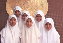 نڬارا بروني دارالسلام ) atau negara brunei, rumah yang aman (bahasa melayu) atau brunei ialah sebuah negara kecil yang kaya dengan sumber minyak dan gas yang terletak di sebelah utara pulau borneo.brunei dikelilingi malaysia dengan dua bahagian brunei dipisahkan di daratan oleh malaysia iaitu bahagian limbang. Brunei Darussalam Photos Featured Images Of Brunei Darussalam Asia Tripadvisor