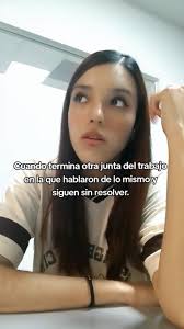 Sobreviviendo al Trabajo: Humor en la Oficina