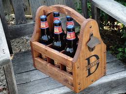 Wooden Beer Tote Personalized Beer Tote Von Rusticcreekwoodprod Woodworking Christmas Gifts Beer Wood Beer Tote