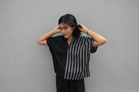 Model Baju Lurik Areng Berasal Dari Yogyakarta Motif Lurik Garis Dengan Teknik Ditenun Menjadi Menarik Saat Ini Model Baju Wanita Pakaian Wanita Desain Blus