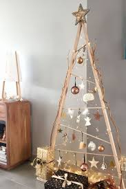 Pour un noël chaleureux, on ne on aime cet déco de sapin à l'esprit nature. Sapin De Noel Artificiel Et Original Nos Idees Diy Faciles Cote Maison
