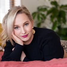 Australian left flat, quit job and sold car to move to Scotland with Tinder  love