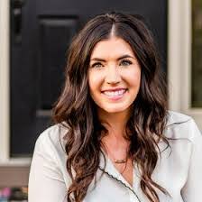 Courtney Mcnamee's Instagram, Twitter & Facebook