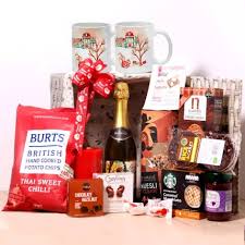 Check out our best homemade christmas gifts or browse our curated gift guides to buy the perfect holiday present. Christmas Gifts 2021 100 Christmas Gift Ideas Online Xmas Gifts Ferns N Petals