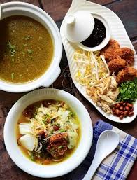 Untuk mendapatkan soto daging dengan kuah bening dan gurih, gunakan daging sapi. Soto Hidangan Orang Johor Dapur Tanpa Sempadan