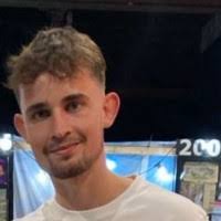 100+ perfiles de «Englund»