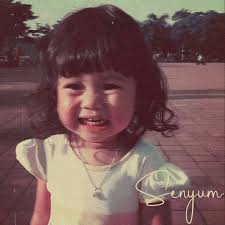 Lirik Eroides judul lagu Senyum