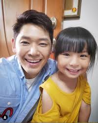 Born 9 april 1985) is a singaporean actor and has been named as one of the 8 dukes of caldecott hill. é™ˆç½—å¯†æ¬§è¿‡å¹´æ„Ÿè§‰è‡ªå·±åƒ å¾³å£«å¸æœº æ—©æŠ¥