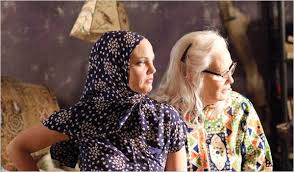 Grey gardens is a 1975 documentary film by albert and david maysles. Drew Barrymore And Jessica Lange Reprise The Eccentric Beales The New York Times