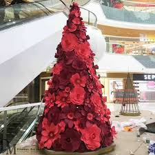 Creative Large Christmas Props Made Of Red Flowers It Is A Christmas Tree Shaped Visual D Christmas Window Display Christmas Props Paper Christmas Decorations