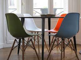 Superbe chaise océan charles eames d'inspiration modèle dsw 11 couleurs disponibles et en stock en the solid abs body and wooden legs make the dsw a popular choice for offices and other. Chaise Dsw Abs Inspiration De Charles Eames Reproduction De Meubles Chair Eames Chair Eames Desk