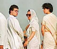 Rahul, priyanka gandhi pay tribute to former pm. A Blast From The Past Rajiv Gandhi Assassination