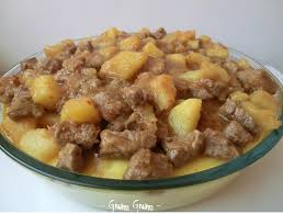 The traditional beef stew of italy. Spezzatino Con Le Patate E Polenta Ricetta