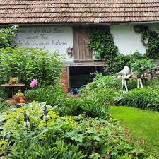 Gefallt 404 Mal 25 Kommentare Mein Weg Zum Gartengluck Landhaus Garten Auf Instagram Der Garten Ist Der Letzte Luxus Unserer Tage Er Plants Garden