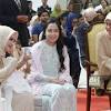 Tengku puan pahang tengku hajjah azizah aminah maimunah iskandariah mahu semua petugas yang ditempatkan di pusat pemindahan agar memastikan barangan yang dihantar adalah berkualiti. Https Encrypted Tbn0 Gstatic Com Images Q Tbn And9gcrkue2r8ykj Qvwa5z2qut26tfazqzdcqo2izfuswtx8f206ldt Usqp Cau