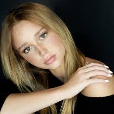 Sienna Morris (@sisimorris)