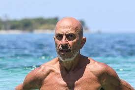 Roberto ciufoli (roma, 1960) inizia la sua carriera nel 1981. Isola Dei Famosi 2021 Roberto Ciufoli Accusato Dal Gruppo Si Comporta Da Pseudo Leader