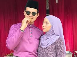 Malah, adik perempuan kepada pelakon popular ini, diana telah melangsungkan hari bahagianya bersama jejaka pilihan, hafiz di menara kuala lumpur pada 18 januari yang lalu. Nadya Syahera Adik Beradik Fizo Omar