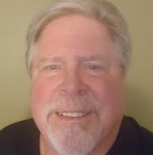 Is it better to use pellets or wood chips when smoking with a smoke tube?