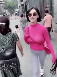   lovely - charming 可愛迷人