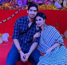 She has also worked as choreographer during her college now a days mouni roy is seen in naagin serial as a lead female role of shivaniya debut with arjun bijlani as a lead role of male with adaa khan. This Director Is Dating Mouni Roy Celebs Congratulate Newstrack English 1