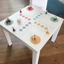 Wir Sind Heute Zu Einem Grossen Geburtstagsgartenfest Eingeladen Als Geschenk Fur Die Ganze Familie Gibt Es Ein Xxl Wurfelspiel Ikea Hack Doll Bed Diy For Kids