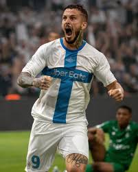 Chaque dimanche à 11h, grégoire margotton accompagné de bixente lizarazu, nathalie iannetta et thomas mekhiche, revient sur l'actualité du foot, en france (ligue 1) et en europe (premier league, la liga. Football Ligue 1 Match Olympique De Marseille Contre As Saint Etienne Joie Du Joueur De L Om Dario Benedetto Olympique De Marseille Joueurs De Foot Olympique