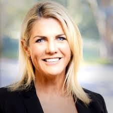 Debra Jack's Instagram, Twitter & Facebook