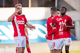 Ongeveer 8.000 supporters van moeskroen en ongeveer 18.000 supporters van sv zulte waregem trokken naar het koning boudewijnstadion. Zulte Waregem Zet Scheve Situatie Recht Tegen Standard En Mengt Zich In De Debatten Bovenin 28ste Speeldag Jupiler Pro League Hln Be