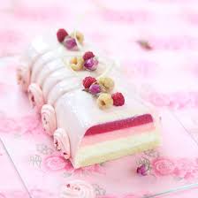 Buche De Noel A La Vanille Et Aux Fruits Rouges Recette Buche De Noel Vanille Buche De Noel Chocolat Framboise