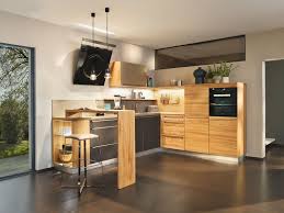 Über das flächenbündig eingearbeitete bedienelement lässt sich die arbeitsplatte so immer exakt auf die individuellen ergonomischen bedürfnisse einstellen. Team 7 Berlin Naturholzkuchen Bei Bohm Interieur L1