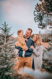 Xmas Tree Lightroom Presets Christmas Day Mobile Instagram Feed Filter Merry Holiday Blogger Photo Editing Travel Portrait Lifestyle In 2020 Family Photos What To Wear Winter Family Photos Family Photo Outfits