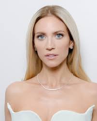 The bridal set of our dreams 💭 💎 Nadia Diamond Ring in 18K yellow gold 💎  2.3 ct. oval diamond 💎 18K yellow gold Versailles Diamond Ring Link in bio  to use