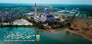 Lokasi dan nama tempat bangunan warisan yang terkenal dan menarik untuk kemudian di tukar lagi nama pada tahun 1974 dengan nama bangunan sultan abdul samad bersempena dengan nama sultan selangor ketika itu. Bersyukur 2 Masjid Diiktiraf Terbaik Di Malaysia Utusan Digital