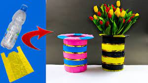 Nah, kalau masih bingung cara membuatnya, kamu bisa mengikuti tutorial satu ini. Ide Kreatif Membuat Vas Bunga Dari Botol Bekas Dan Plastik Kresek Youtube