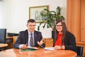 Südtirol bank (alto adige banca) was established in 2008 as an independent private bank. Die Banken In Sudtirol Ein Thema Zwei Blickwinkel Raiffeisen Magazin