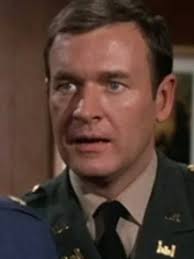 Hace 7 años nos dejaba el Mayor Roger. William Edward Daily Jr., conocido  como Bill Daily dejaba este mundo el 4 de septiembre de 2018. Fue un actor  de series, comediante y