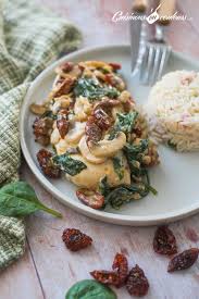 Poulet A La Creme Aux Epinards Et Aux Tomates Sechees Poulet A La Creme Recette Volaille Poulet Epinards