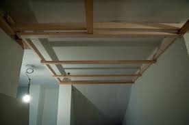 Neben holz werden oftmals auch gipsfaserplatten genutzt. Abhangen Von Schmalen Decken Bauanleitung Zum Selberbauen 1 2 Do Com Deine Heimwerker Community