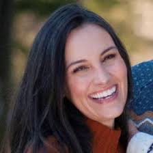 Amanda Ernst's Instagram, Twitter & Facebook