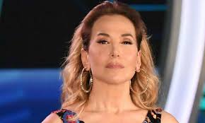 Lucia mi cacciò di casa, del resto che cosa avrebbe dovuto fare. Barbara D Urso La Foto Inedita Coi Capelli Corti Stavo Meglio