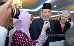 Other meaning is his excellency governor of state of sabah. Tun Juhar Terima 20 Kek Hari Jadi Rasmi Ke 66 Utusan Borneo Online