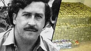 Cu peste 30 de miliarde de dolari cash, escobar conducea cel mai mare imperiu al drogurilor din lume. Cum TrÄƒieste Acum Fiul Lui Pablo Escobar Si Ce S A Intamplat Cu Averea De Zeci De Miliarde De Dolari A TatÄƒlui SÄƒu Cotidianul