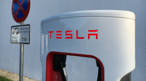 Depending on your model of tesla and the type of charger you are using, charging a tesla can take anywhere between six and twelve hours. How Long Does It Take To Charge A Tesla Ev Model 3 Y S And X